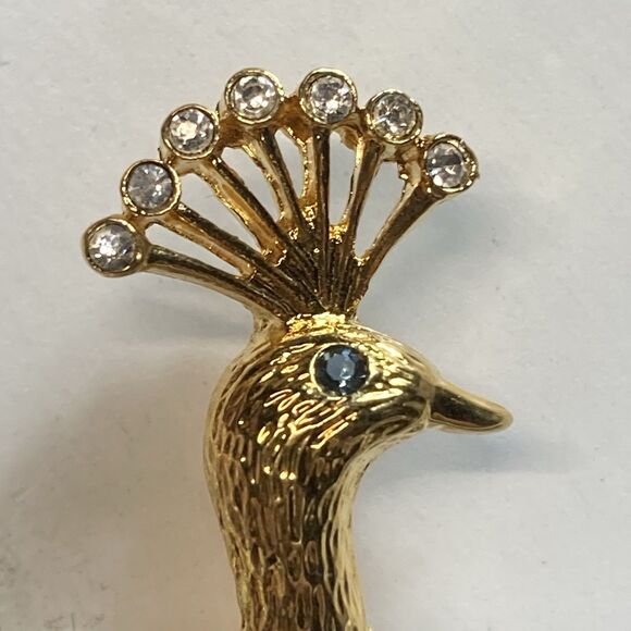 Vintage Trifari Peacock Brooch Gold Tone Clear Rhinestone Large - Picture 8 of 8